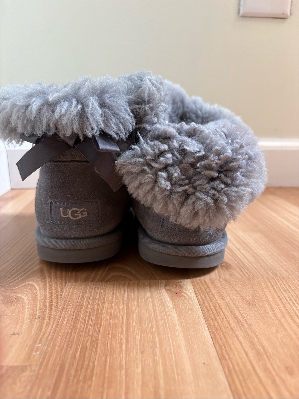 UGG Kids Short Gray Shearling-Lined Boots - Picture 4 of 8